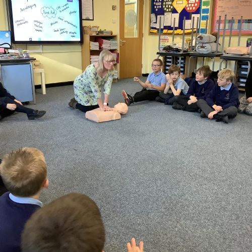 Y6 First Aid Training Session